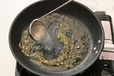 絶品【ペペロンチーノ】。おいしさの決め手は油と塩にあり｜「パスタ世界一」弓削シェフの至福の家イタリアン（サムネイル画像5）