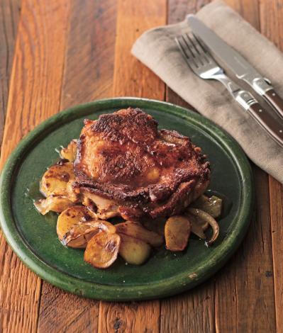 パリパリの皮がおいしい【鶏肉のカチャトーラ】でおうちバル｜「パスタ世界一」弓削シェフの至福の家イタリアン（サムネイル画像2）