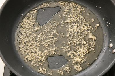 絶品【ペペロンチーノ】。おいしさの決め手は油と塩にあり｜「パスタ世界一」弓削シェフの至福の家イタリアン（サムネイル画像3）