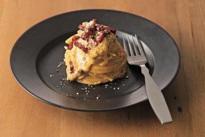 牛乳、生クリームを使わずに濃厚！【カルボナーラ】「パスタ世界一」弓削シェフの至福の家イタリアン