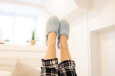 足がつった！緊急時の対処法。伸ばしても治らないときは？【こむら返り】