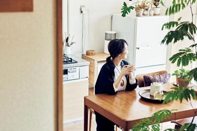 ［大人のひとり暮らし］住居費削減の一手。郊外に越して2匹の猫と暮らす。イラストレーター柿崎こうこさん【前編】