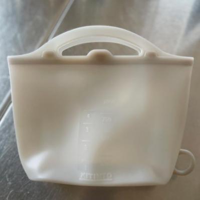 【スリコ】の「シリコーンフードバッグ」は時短家事に超優秀な調理グッズ（サムネイル画像2）