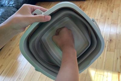 【スリコ】「折りたためるバケツ5L」は、収納スペースの悩みを一掃！小物のつけ置き洗いにぴったり（サムネイル画像5）