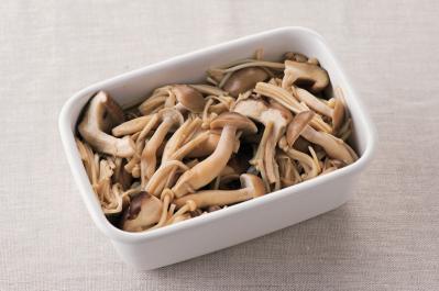 今が旬！【きのこの作りおき】毎日のおかず作りがラクになる「だししょうゆ煮」とアレンジレシピ