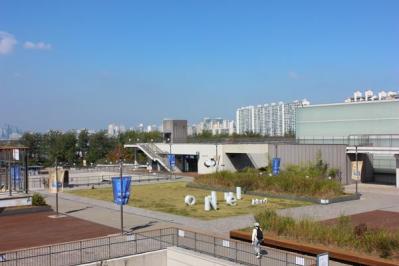 ビューが最高な漢江の中州・ノドゥル島。BTSの事務所と絶品ワカメスープを求めて龍山～三角地に。JIMINの誕生日を祝うラッピングバスも！（サムネイル画像3）