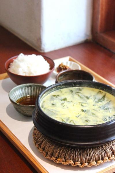 ビューが最高な漢江の中州・ノドゥル島。BTSの事務所と絶品ワカメスープを求めて龍山～三角地に。JIMINの誕生日を祝うラッピングバスも！（サムネイル画像11）