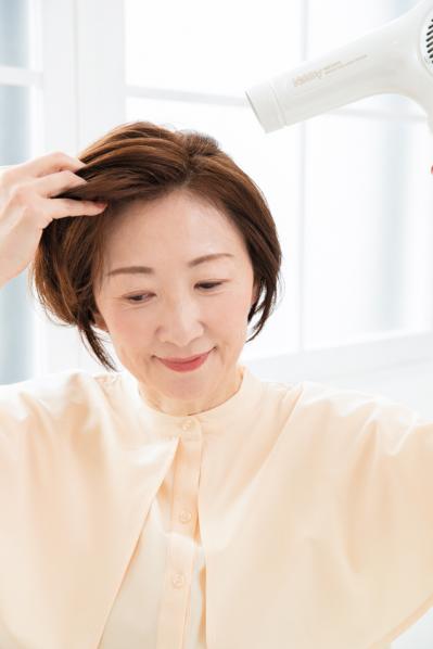 【50代からのショートボブ】スタイリングのポイントつき！ 2023年冬の最旬ヘアスタイル（サムネイル画像9）