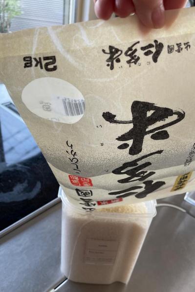 【スリコ】のライスストッカーで2kgのお米をコンパクトに保存！冷蔵庫のドアポケットにもぴったり（サムネイル画像3）