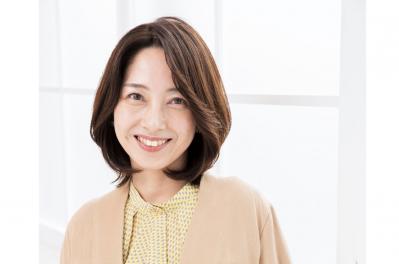【50代からのミディアムボブ】フェイスラインがすっきり。2023年冬の最旬ヘアスタイル
