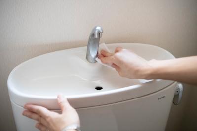【トイレのついで掃除】このひと手間でニオイとしつこい汚れを防げる！（サムネイル画像）