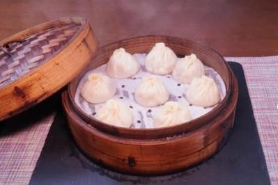 黄金スープがたっぷりの「大二郎の小籠包」にやみつき【料理家に人気のお取り寄せ】（サムネイル画像2）