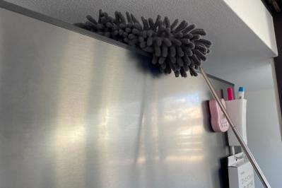 【スリコ】の伸縮モップは隙間の汚れをぐいぐいからめとってくれる実力派（サムネイル画像6）