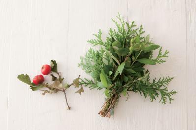ハーブを使った簡単＆豪華な【クリスマスリース】ローズマリーやマートルの香りが癒やしに（サムネイル画像5）
