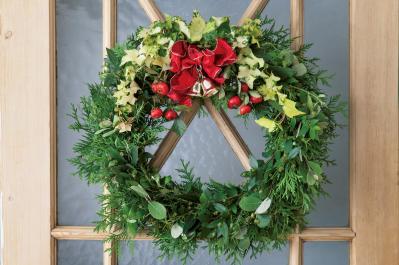 ハーブを使った簡単＆豪華な【クリスマスリース】ローズマリーやマートルの香りが癒やしに（サムネイル画像）