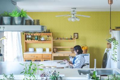 54歳おひとりさま・きんのさん。母の介護をきっかけに、築50年の団地に引っ越しフルリノベ。ピンチをチャンスに変える私らしい暮らし（サムネイル画像）