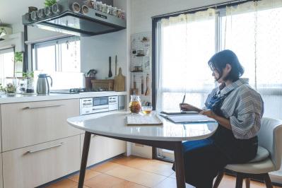 80代の母とは「同じ団地で別居」ブロガー・きんのさん。介護をしながら良い距離感を保つ秘訣は？