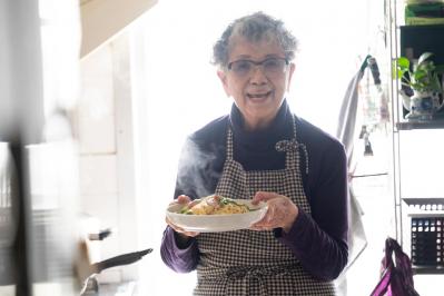 89歳 多良美智子さんのひとり暮らし。「好きな器に盛り付ければ、簡単ごはんもおいしくなります」（サムネイル画像3）