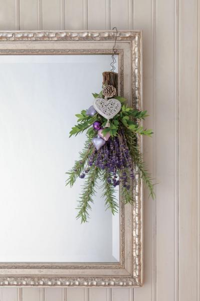 簡単、おしゃれな【クリスマスの壁飾り】ローズマリーやラヴェンダーの香りで幸せな気分に（サムネイル画像3）