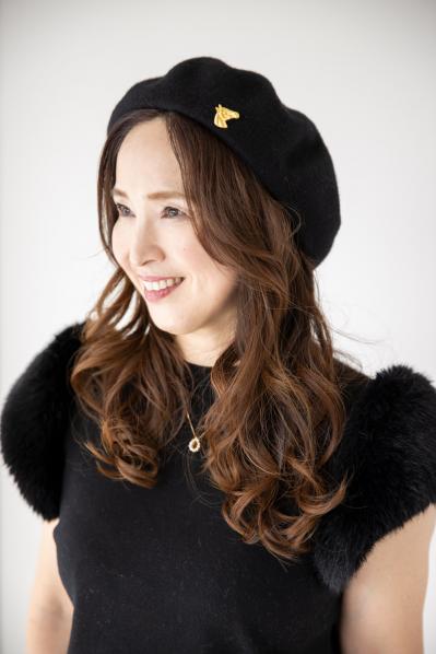 【50代の冬のお出かけスタイル】全身を3色までに抑え、上品にまとめて｜西崎安妃子さん・53歳（サムネイル画像4）