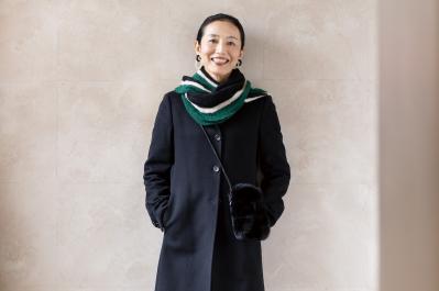 【50代の冬のお出かけスタイル】さまざまな色を取り入れ、おしゃれを楽しむ｜土屋陽美さん・53歳