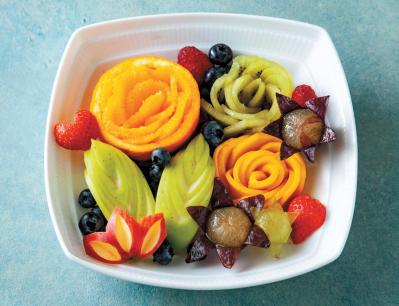 【大人かわいい飾り切り】食べるのがもったいないほどキュートな「フルーツボックス」（サムネイル画像）