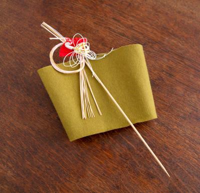 【鉢花の正月風の飾り方】春まで室内で次々に花が咲く「シクラメン」のアレンジ（サムネイル画像3）