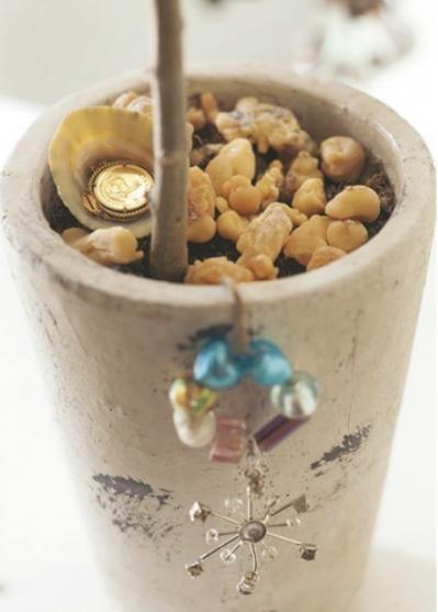 平和の象徴のハーブ【オリーブのクリスマスツリー】キラキラと輝くオーナメントで明るい気持ちに！（サムネイル画像4）