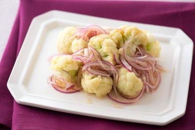 【年末年始の副菜作りおき】余った野菜の整理にもなる！簡単「洋風マリネ」2選