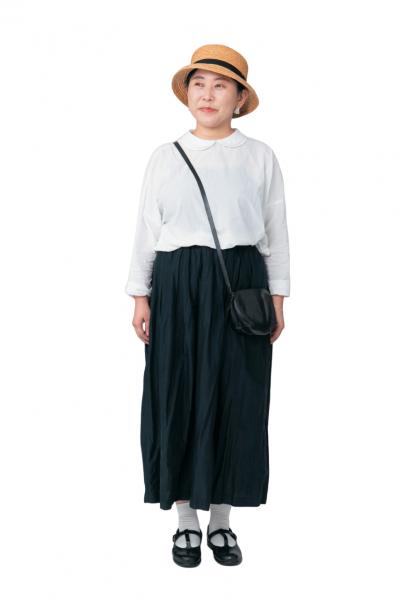 【大人ひとり旅】文筆家・甲斐みのりさんの「京都で甘いものと建築を楽しむ旅」のファッションと持ち物を拝見！（サムネイル画像2）