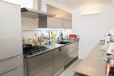 【70代のキッチンリフォーム】老後ではなく「今を楽しむ」ための改装の工夫とは？  加藤タキさん【2024年リフォーム実例TOP5】（サムネイル画像4）