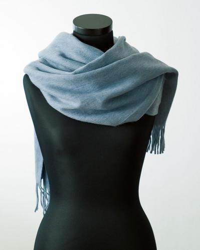 【ストールの巻き方2選】どんなアウターにも似合う「銀座巻き」と「ダブルトライアングル」（サムネイル画像2）