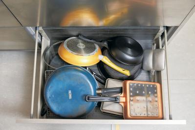 【70代のキッチンリフォーム】収納たっぷり、掃除しやすい快適な空間に！ 加藤タキさんの実例［後編］（サムネイル画像6）