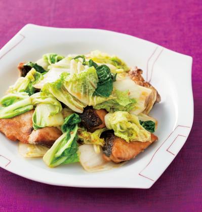 【白菜使いきりレシピ】外葉を使った煮物と炒め物「白菜と鮭の重ね鍋」「白菜とベーコンのスープ煮」「白菜とぶりのかき油炒め」（サムネイル画像5）