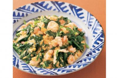 冬に食べたい【青菜レシピ】栄養たっぷりの簡単おかず2選「水菜とさつまいものレンジ蒸し」「ほうれん草とえびの卵とじあんかけ」