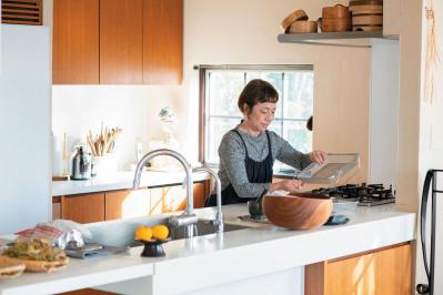 【料理家・飛田和緒さんのキッチン拝見】リフォームで手に入れた心地よく過ごせる場所とは？（サムネイル画像）