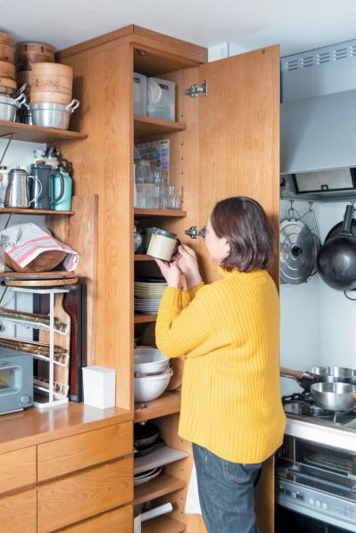 【料理家・五味幹子さんのキッチン拝見】DIYで棚を設置し、ストレスフリーな空間に（サムネイル画像10）