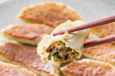 ローリングストック活用レシピ【さば缶】を炒るだけ！「さばそぼろ」でつくる「さば餃子」が絶妙