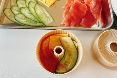 【スリコ】の寿司ドーナツ型が簡単！ニューヨークで流行り始めたというドーナツ寿司を楽しもう（サムネイル画像4）