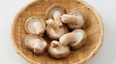 知らなきゃ損！しいたけの向きと干し方次第で栄養が劇的アップ！食物繊維は10倍に！（サムネイル画像4）