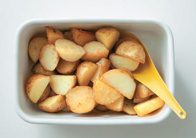 【春野菜のおかず】4日間保存できる「揚げ焼き新じゃが」とアレンジレシピ2選（サムネイル画像2）