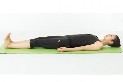 寝たまま気軽にできる【アキレス腱のばし】で、足から健康になる