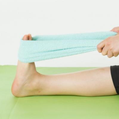 足から健康になる！タオルを使う【アキレス腱のばし】なら、体のかたい人も簡単（サムネイル画像5）