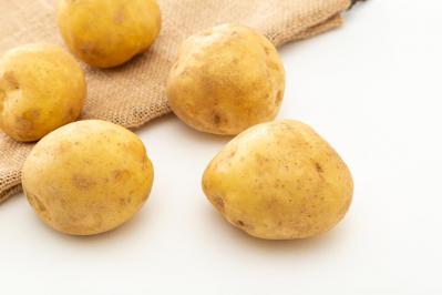 皮むき前に知っておきたい！【じゃがいも】のビタミンCを守る方法