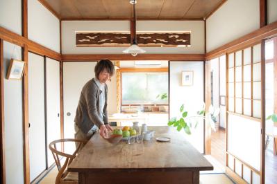 【ひとり暮らしのお宅拝見】小さな生活道具店ecru店主・桐野恵美さん。心地よく暮らすためのアイデアとは？（サムネイル画像2）