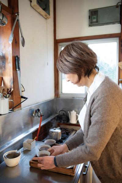 【ひとり暮らしのお宅拝見】小さな生活道具店ecru店主・桐野恵美さん。心地よく暮らすためのアイデアとは？（サムネイル画像9）