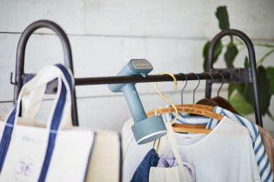 出かける前にさっとシワが伸ばせる【衣類スチーマー】3選。50代からは軽くておしゃれな一台を｜家電のプロ・神原サリーさんおすすめ（サムネイル画像7）