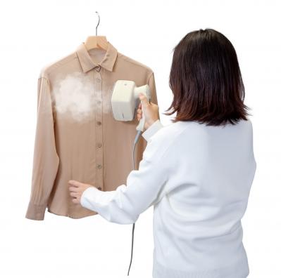 出かける前にさっとシワが伸ばせる【衣類スチーマー】3選。50代からは軽くておしゃれな一台を｜家電のプロ・神原サリーさんおすすめ（サムネイル画像11）