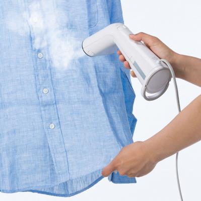 出かける前にさっとシワが伸ばせる【衣類スチーマー】3選。50代からは軽くておしゃれな一台を｜家電のプロ・神原サリーさんおすすめ（サムネイル画像15）