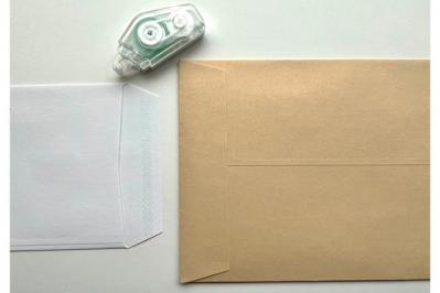 いつも綺麗に糊付けする「XSテープのり」貼れば紙は波打つことなく、ピンと平たい！（サムネイル画像4）